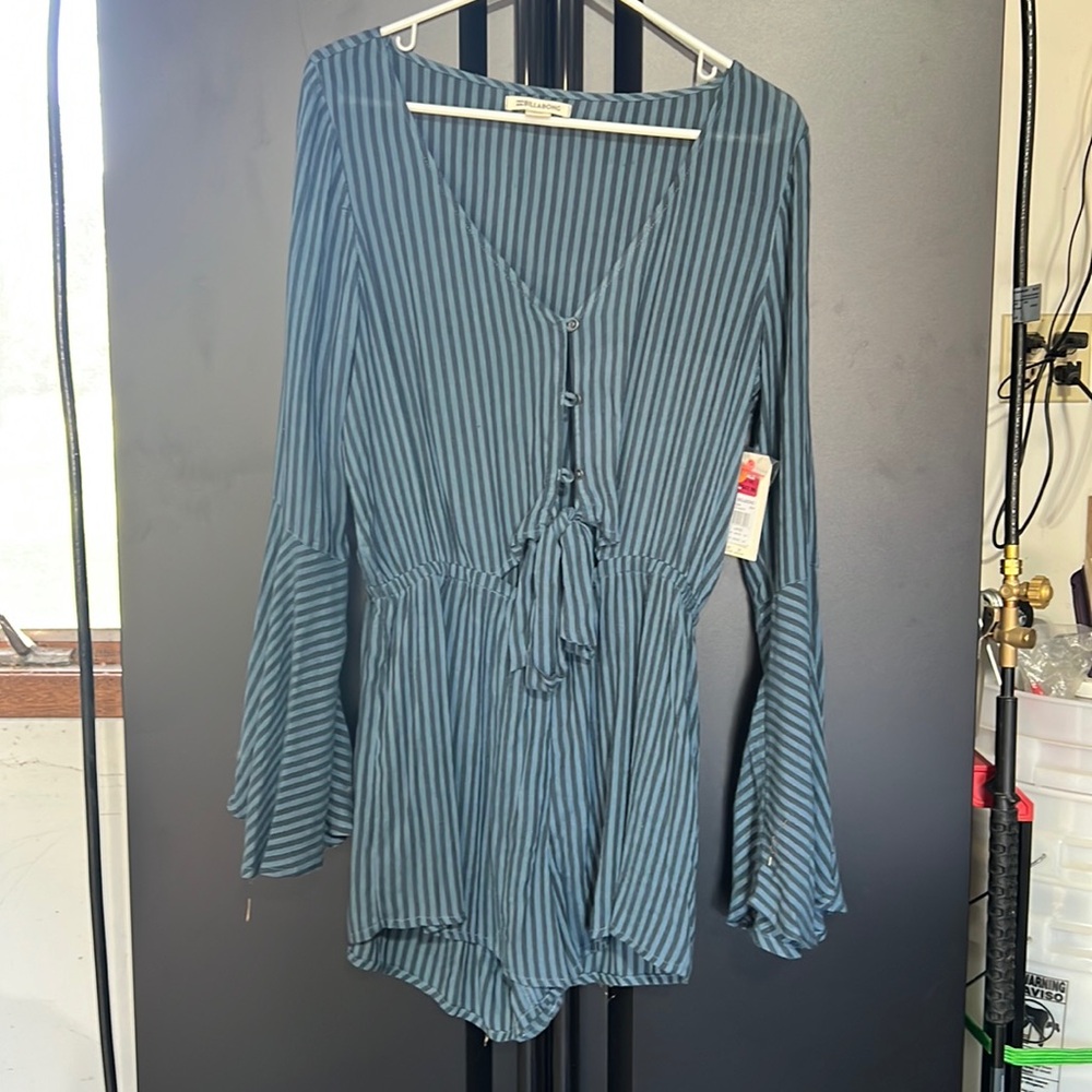 Billabong romper size large NWT